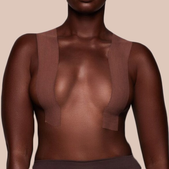 Boob Tape Set - Farbton Mandelbraun (Brustlift Tape, Starker Halt für Körbchengrößen A-J)